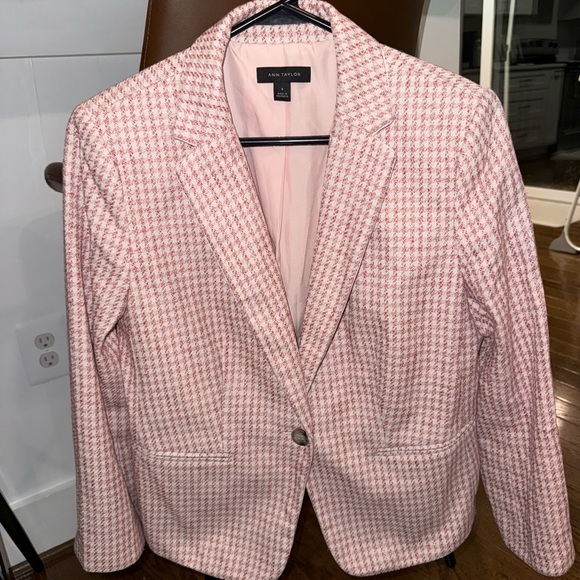 Ann Taylor Jackets & Blazers - Ann Taylor Blush Houndstooth Blazer